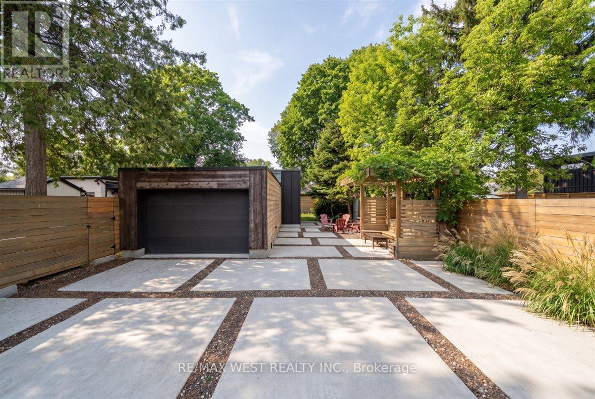 38 Smithfield Drive, Toronto, Ontario  M8Y 3M2 - Photo 4 - W13467388