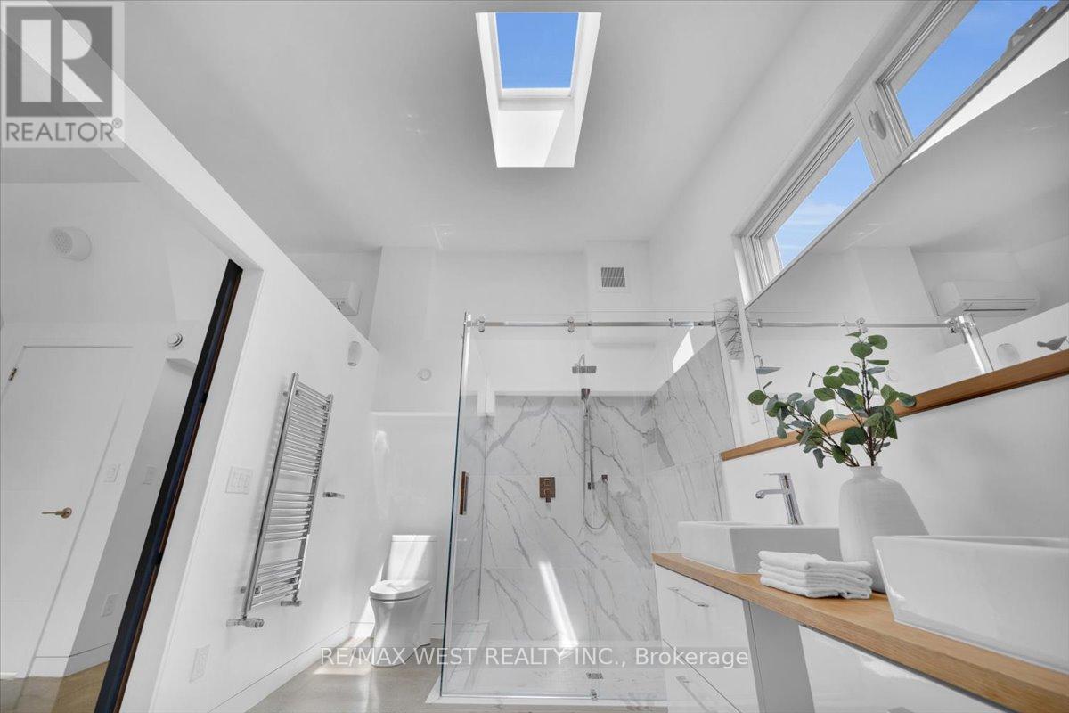 38 Smithfield Drive, Toronto, Ontario  M8Y 3M2 - Photo 23 - W13467388