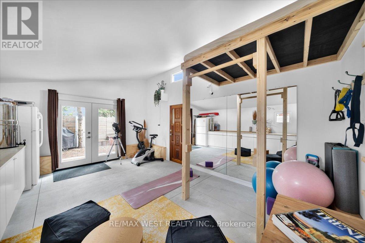 38 Smithfield Drive, Toronto, Ontario  M8Y 3M2 - Photo 46 - W13467388