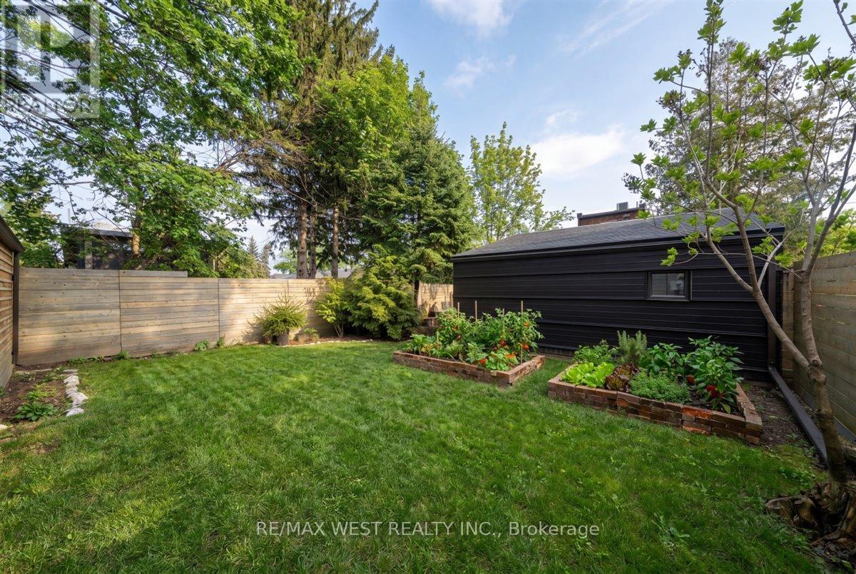 38 Smithfield Drive, Toronto, Ontario  M8Y 3M2 - Photo 48 - W13467388