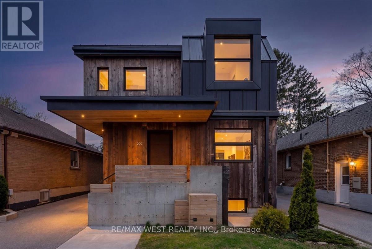 38 SMITHFIELD DRIVE, Toronto, Ontario