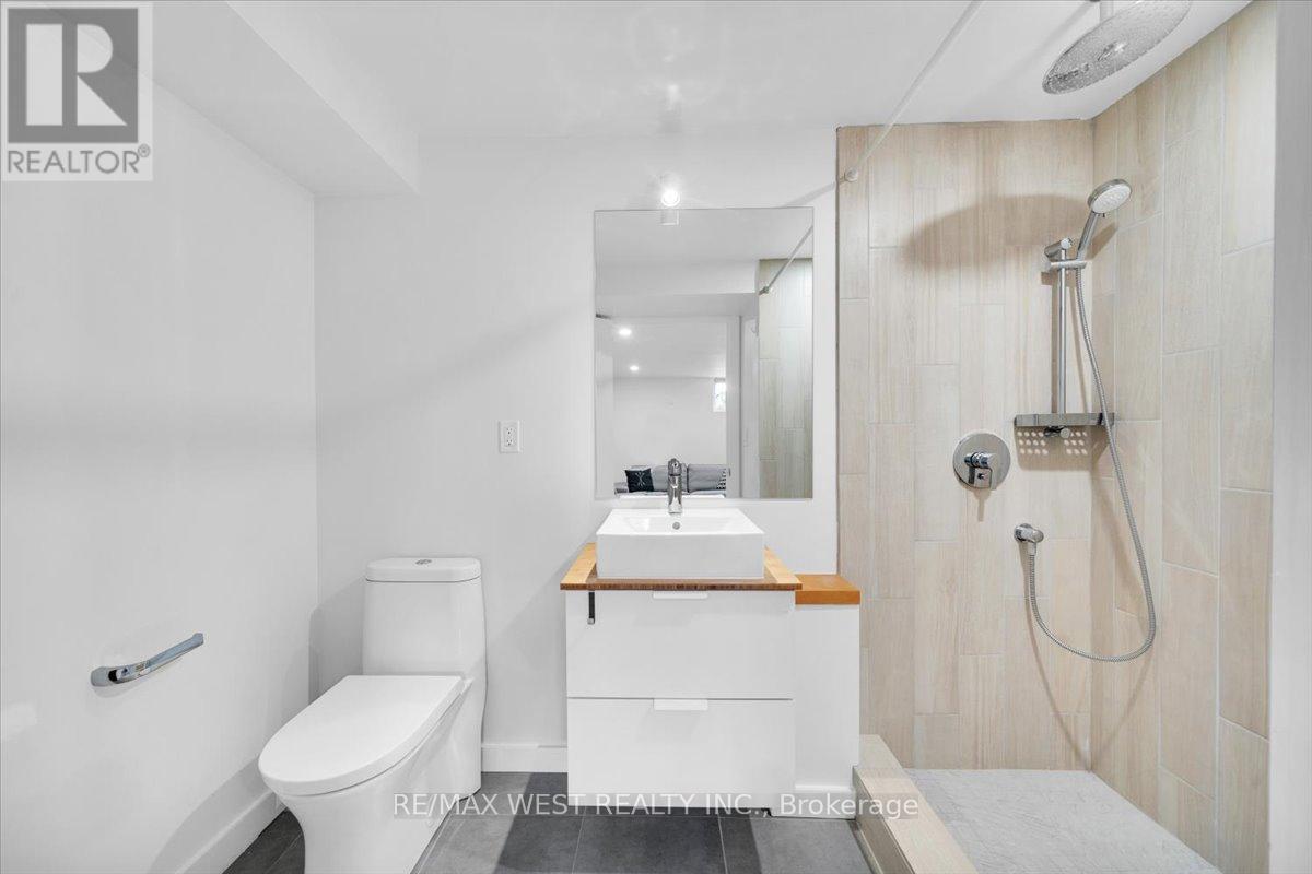 38 Smithfield Drive, Toronto, Ontario  M8Y 3M2 - Photo 37 - W13467388