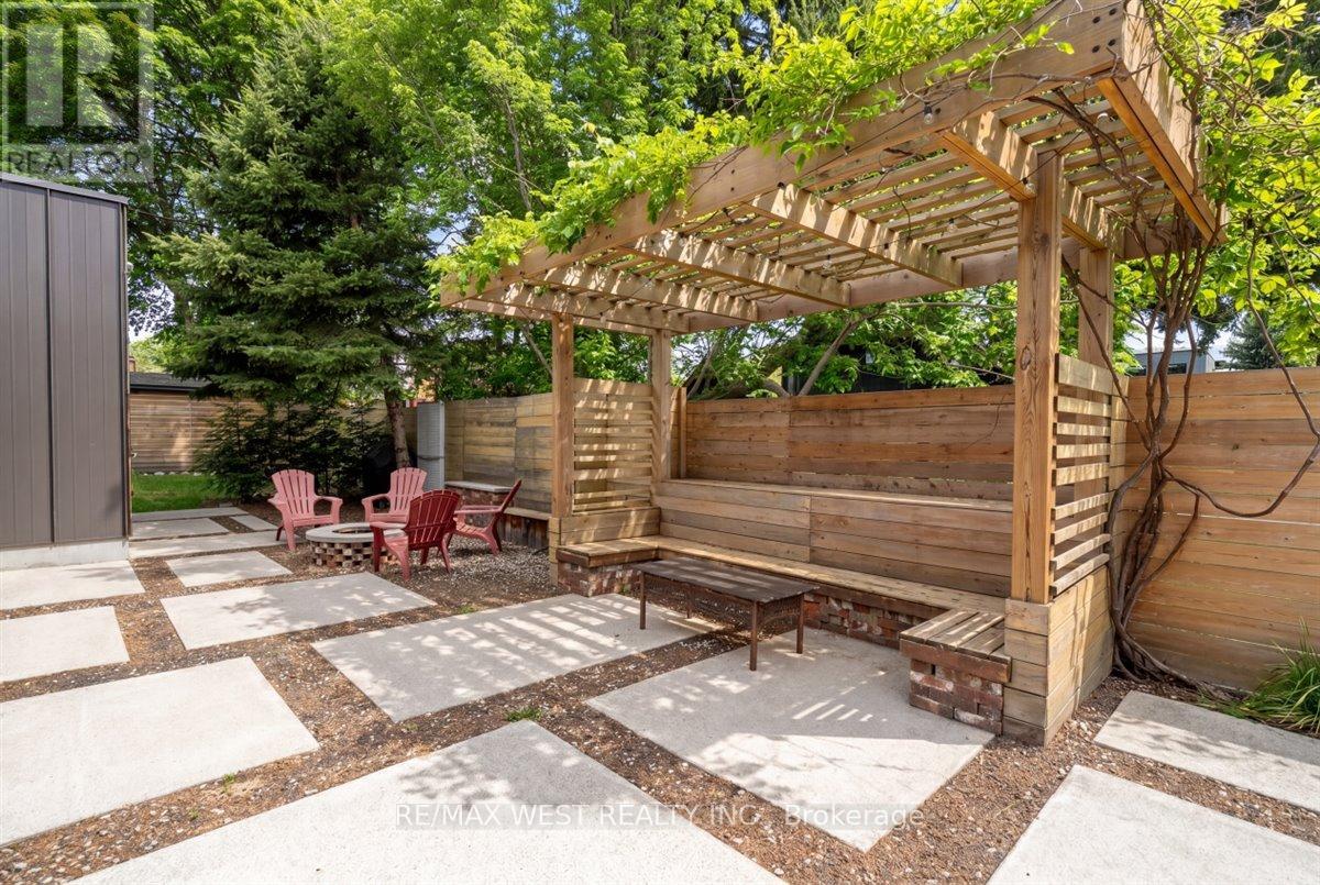 38 Smithfield Drive, Toronto, Ontario  M8Y 3M2 - Photo 47 - W13467388