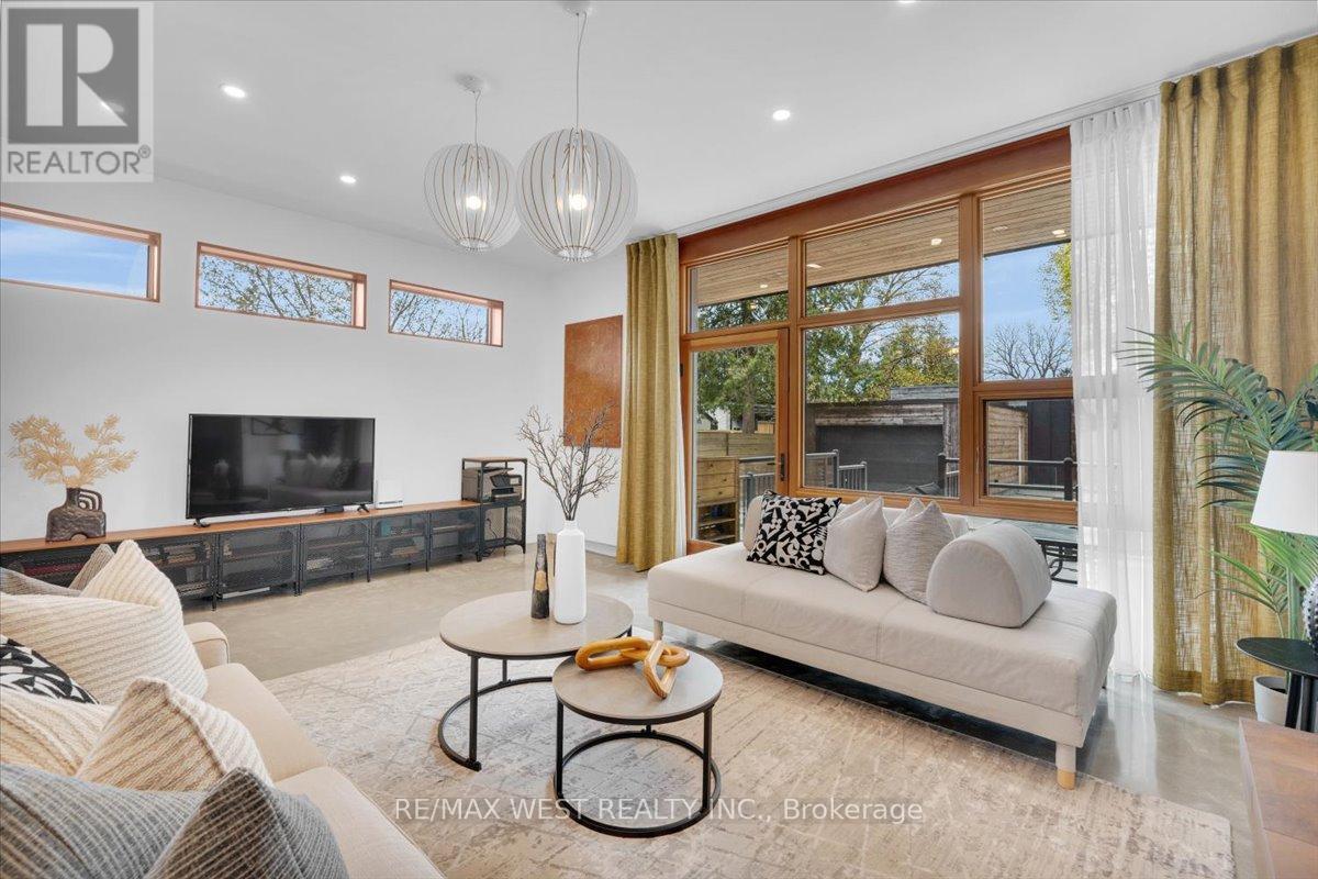 38 Smithfield Drive, Toronto, Ontario  M8Y 3M2 - Photo 10 - W13467388