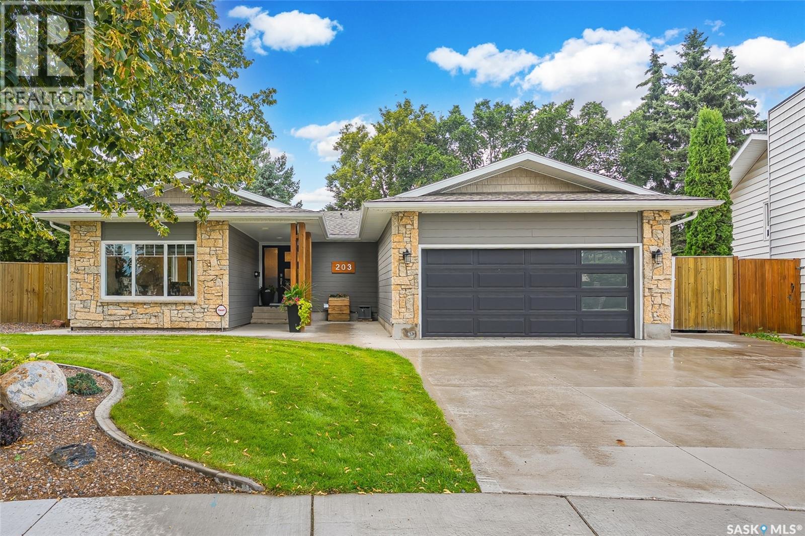203 Charlebois Crescent, Saskatoon, Saskatchewan  S7K 5J4 - Photo 2 - SK047999
