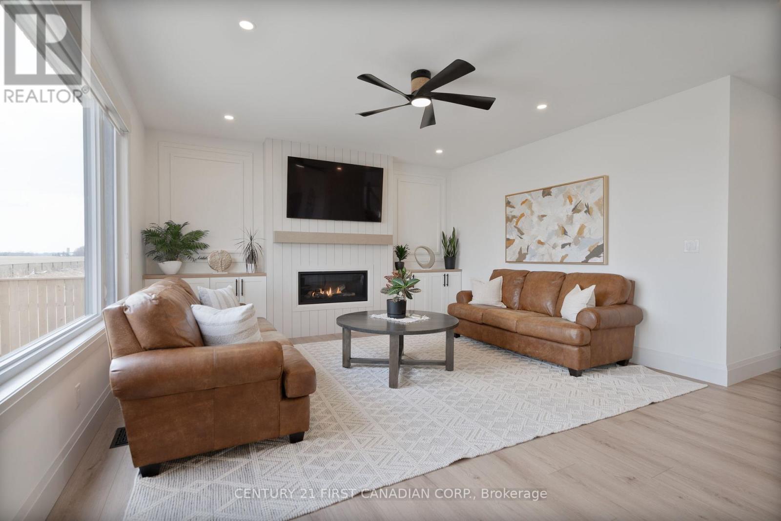 24 Postma Crescent, North Middlesex, Ontario  N0M 1A0 - Photo 11 - X13778606