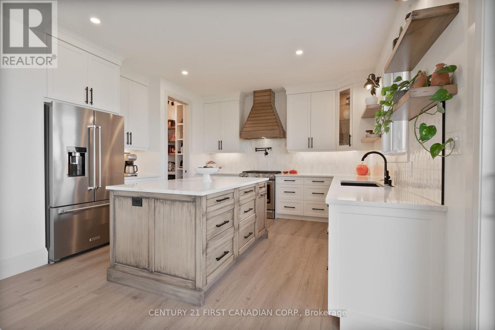 24 Postma Crescent, North Middlesex, Ontario  N0M 1A0 - Photo 12 - X13778606