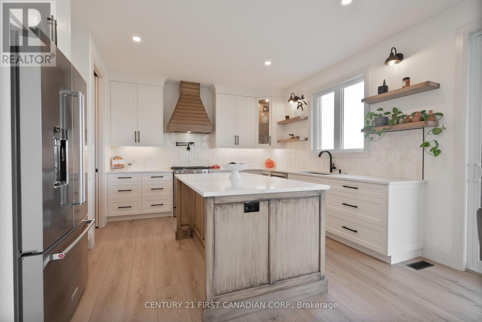24 Postma Crescent, North Middlesex, Ontario  N0M 1A0 - Photo 13 - X13778606