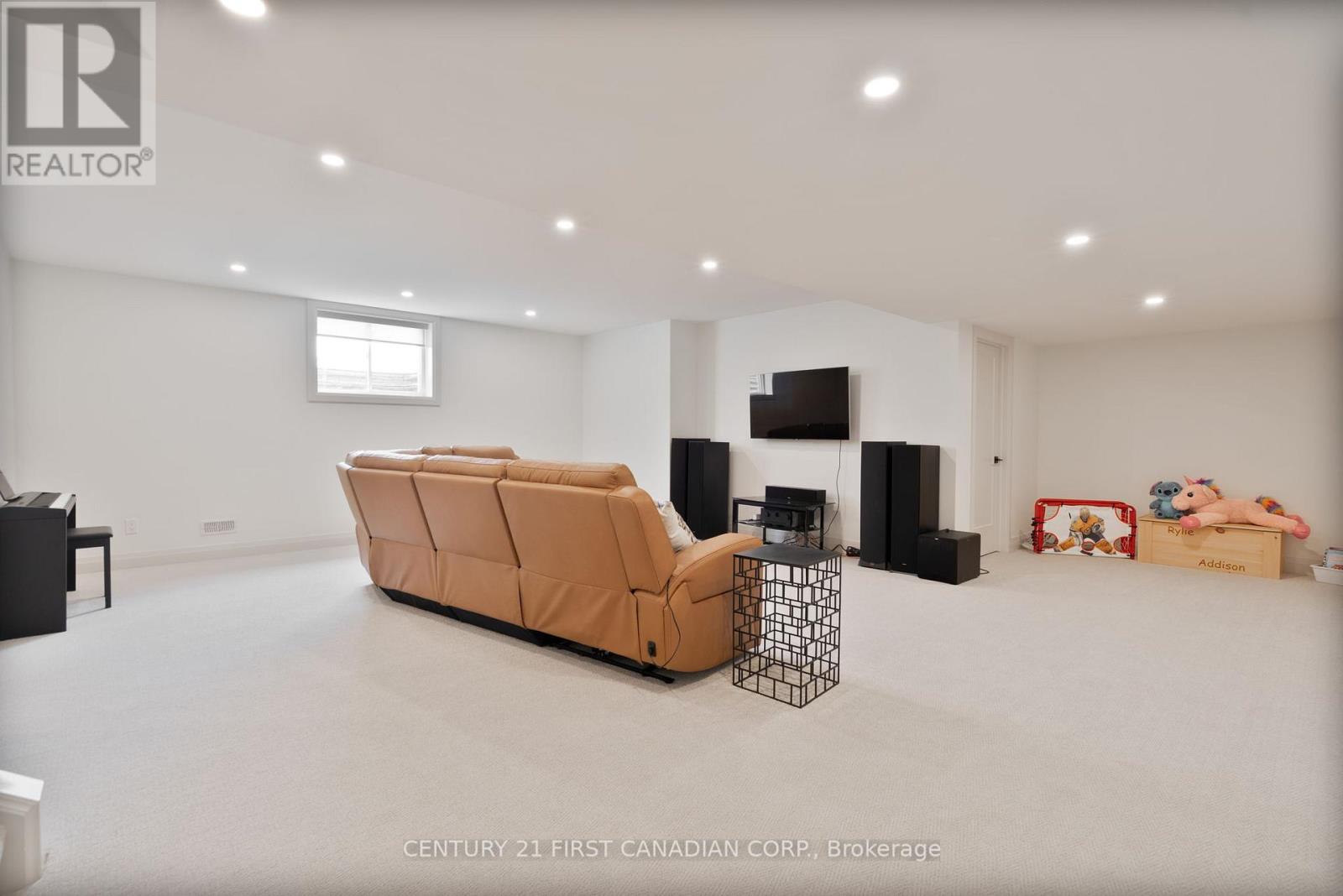 24 Postma Crescent, North Middlesex, Ontario  N0M 1A0 - Photo 33 - X13778606