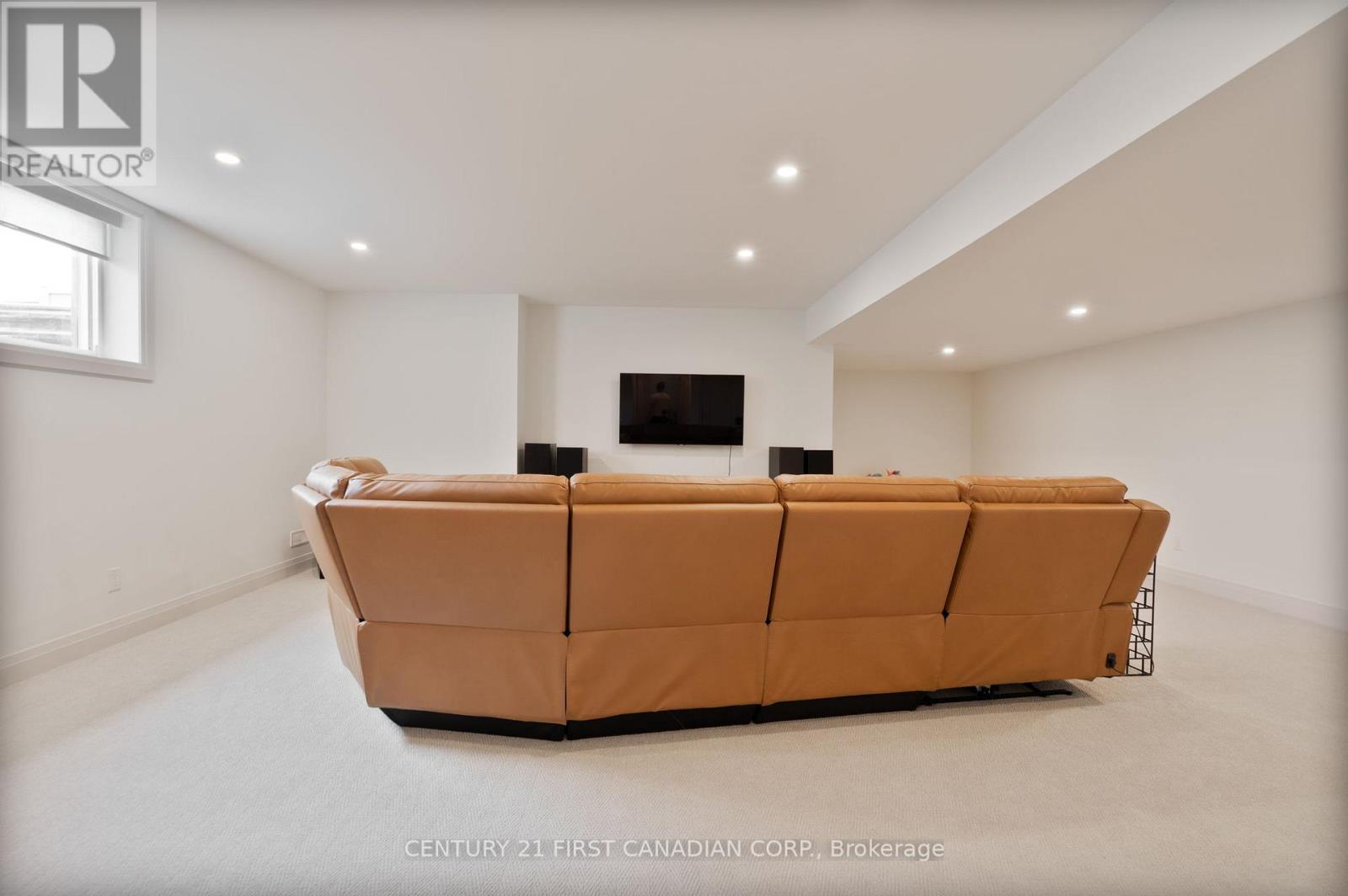 24 Postma Crescent, North Middlesex, Ontario  N0M 1A0 - Photo 34 - X13778606
