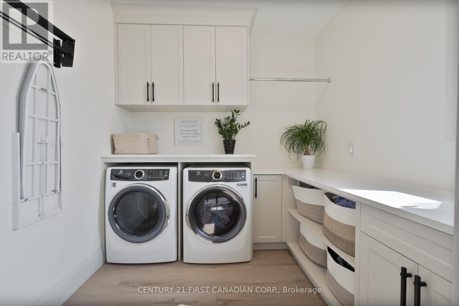 24 Postma Crescent, North Middlesex, Ontario  N0M 1A0 - Photo 8 - X13778606