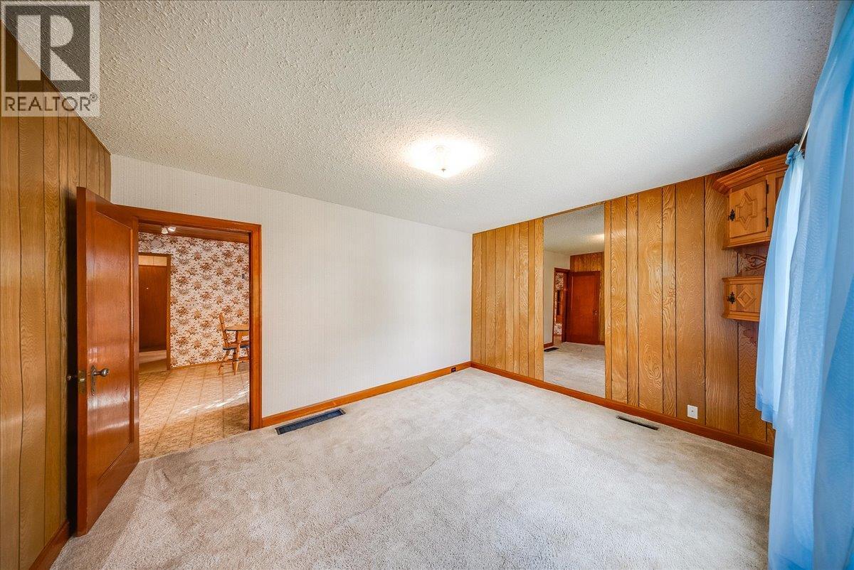 2154 Sixth Avenue, Trail, British Columbia  V1R 3B7 - Photo 14 - 10399920