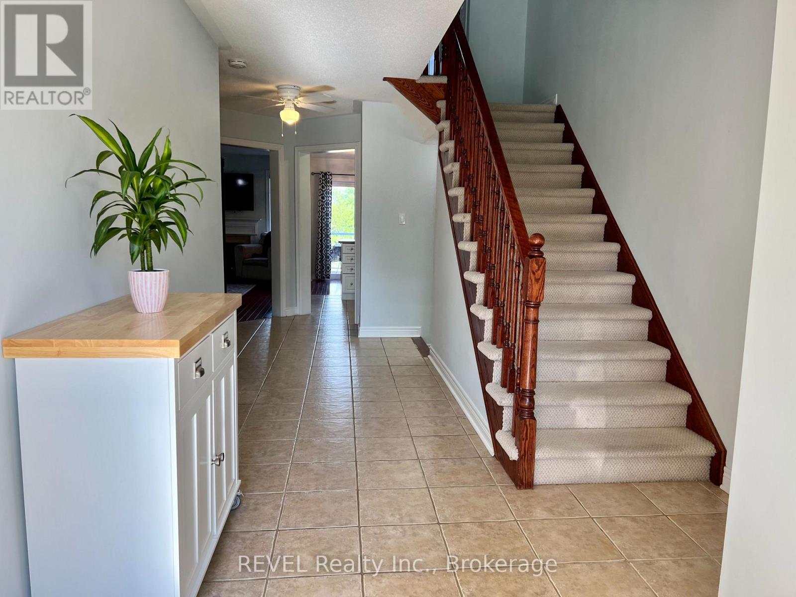 18 Mackenzie King Avenue, St. Catharines, Ontario  L2P 0A1 - Photo 2 - X13778644