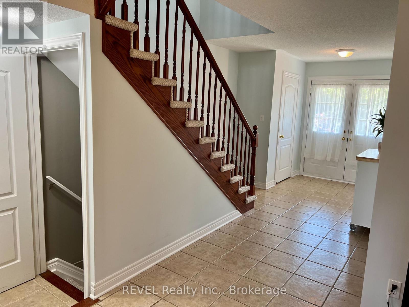 18 Mackenzie King Avenue, St. Catharines, Ontario  L2P 0A1 - Photo 3 - X13778644