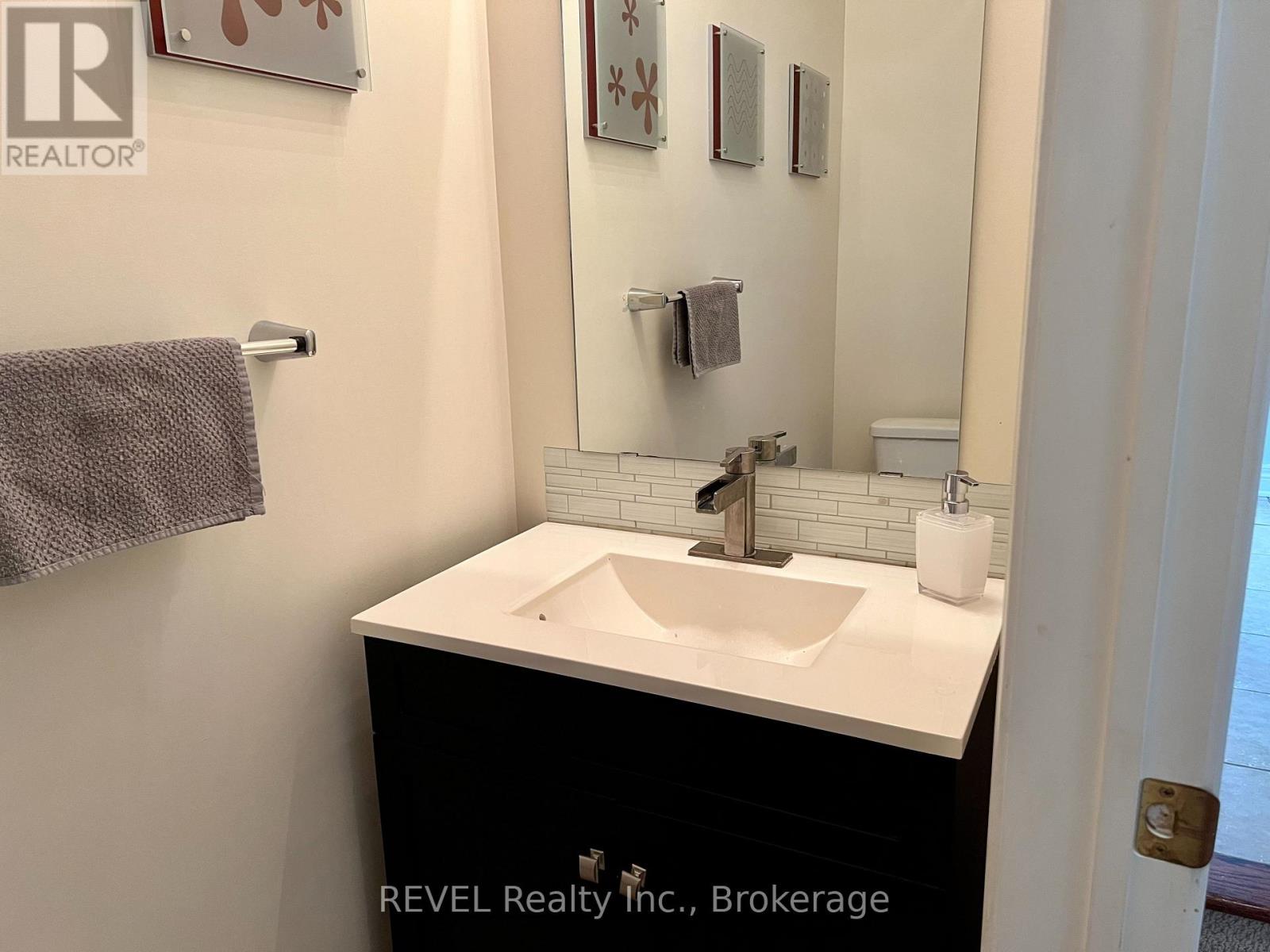 18 Mackenzie King Avenue, St. Catharines, Ontario  L2P 0A1 - Photo 9 - X13778644