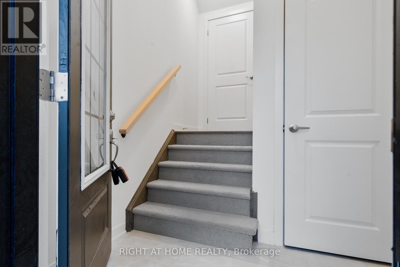 13 Selfridge Way, Whitby, Ontario  L1N 0N9 - Photo 2 - E13778628