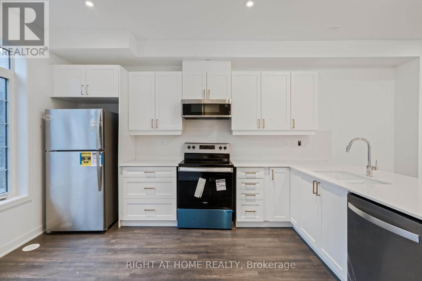 13 Selfridge Way, Whitby, Ontario  L1N 0N9 - Photo 5 - E13778628