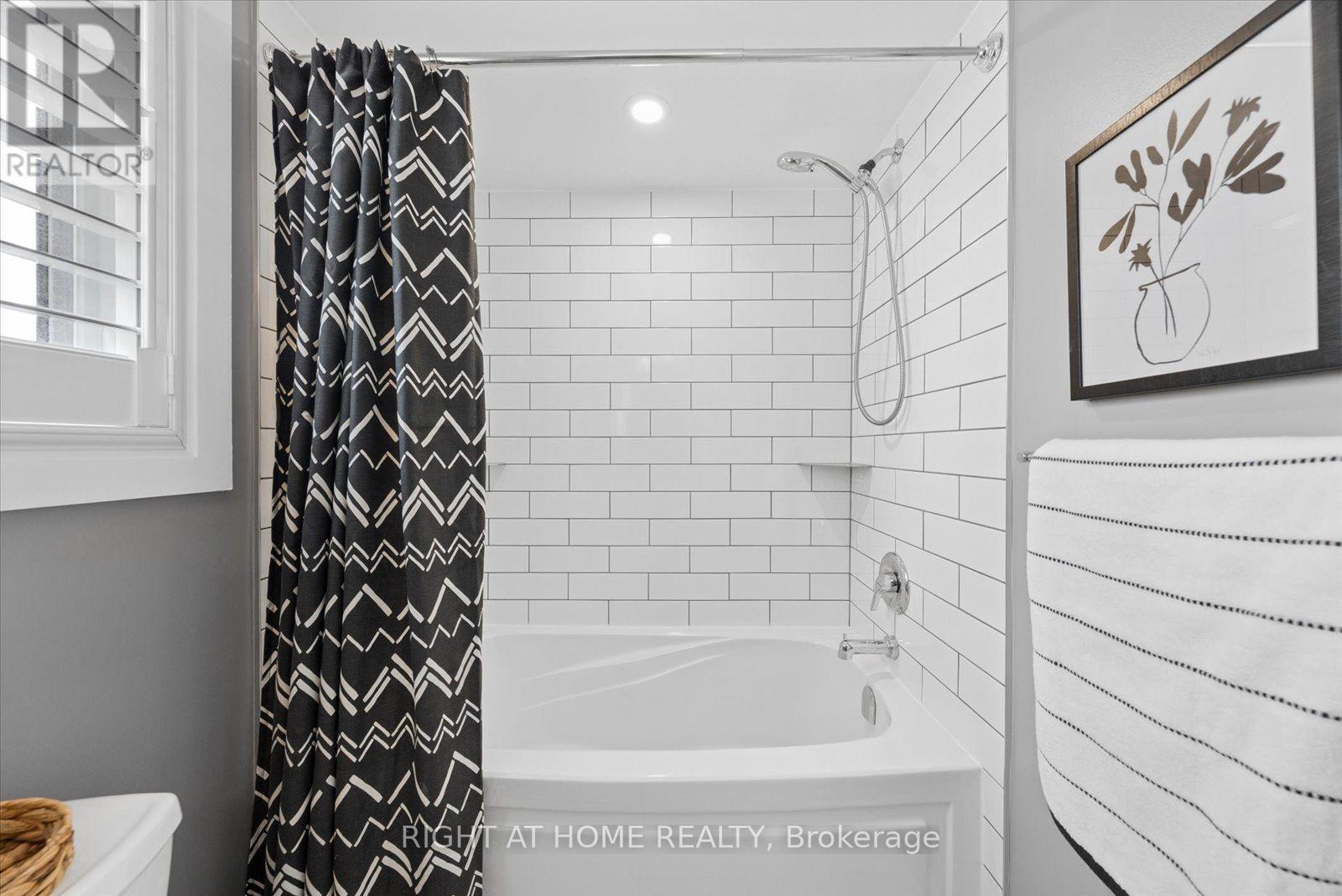 72 Natanya Boulevard, Georgina, Ontario  L4P 3P7 - Photo 20 - N13778602