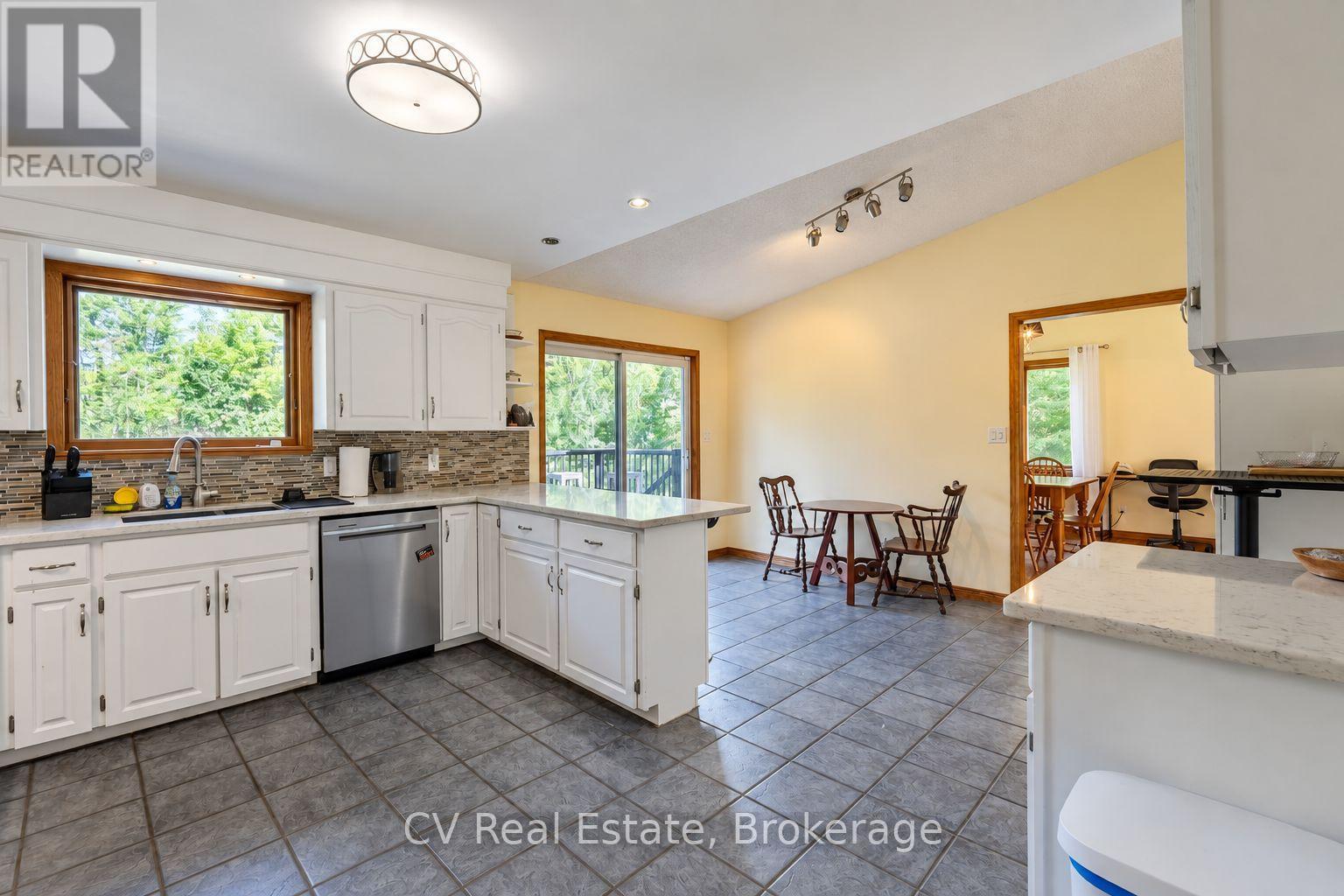 1045 Narrows Road, Gravenhurst, Ontario  P1P 1R2 - Photo 10 - X13778612