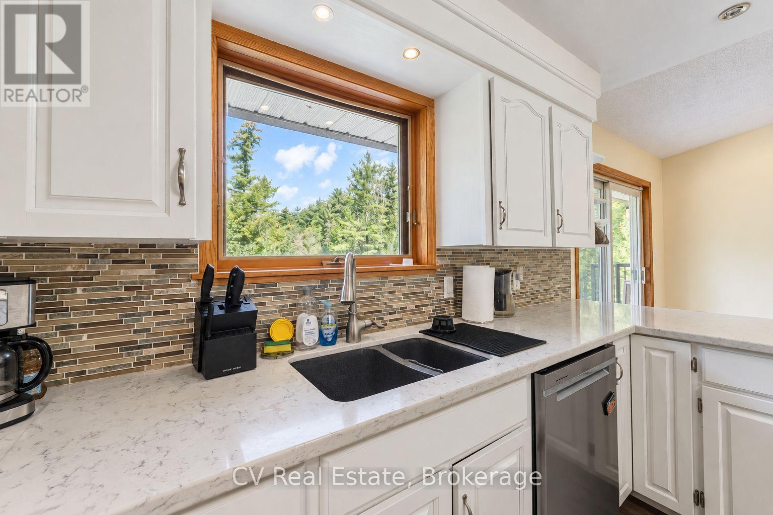 1045 Narrows Road, Gravenhurst, Ontario  P1P 1R2 - Photo 11 - X13778612