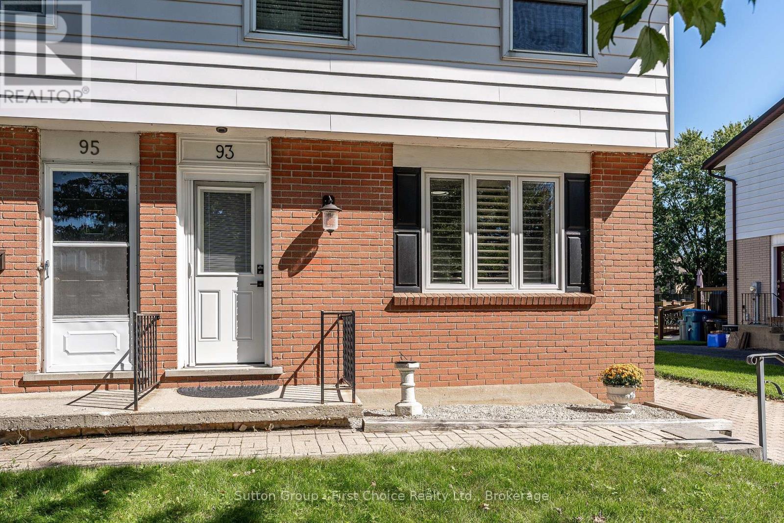 93 Kemp Crescent, Stratford, Ontario  N5A 5C2 - Photo 2 - X13778642