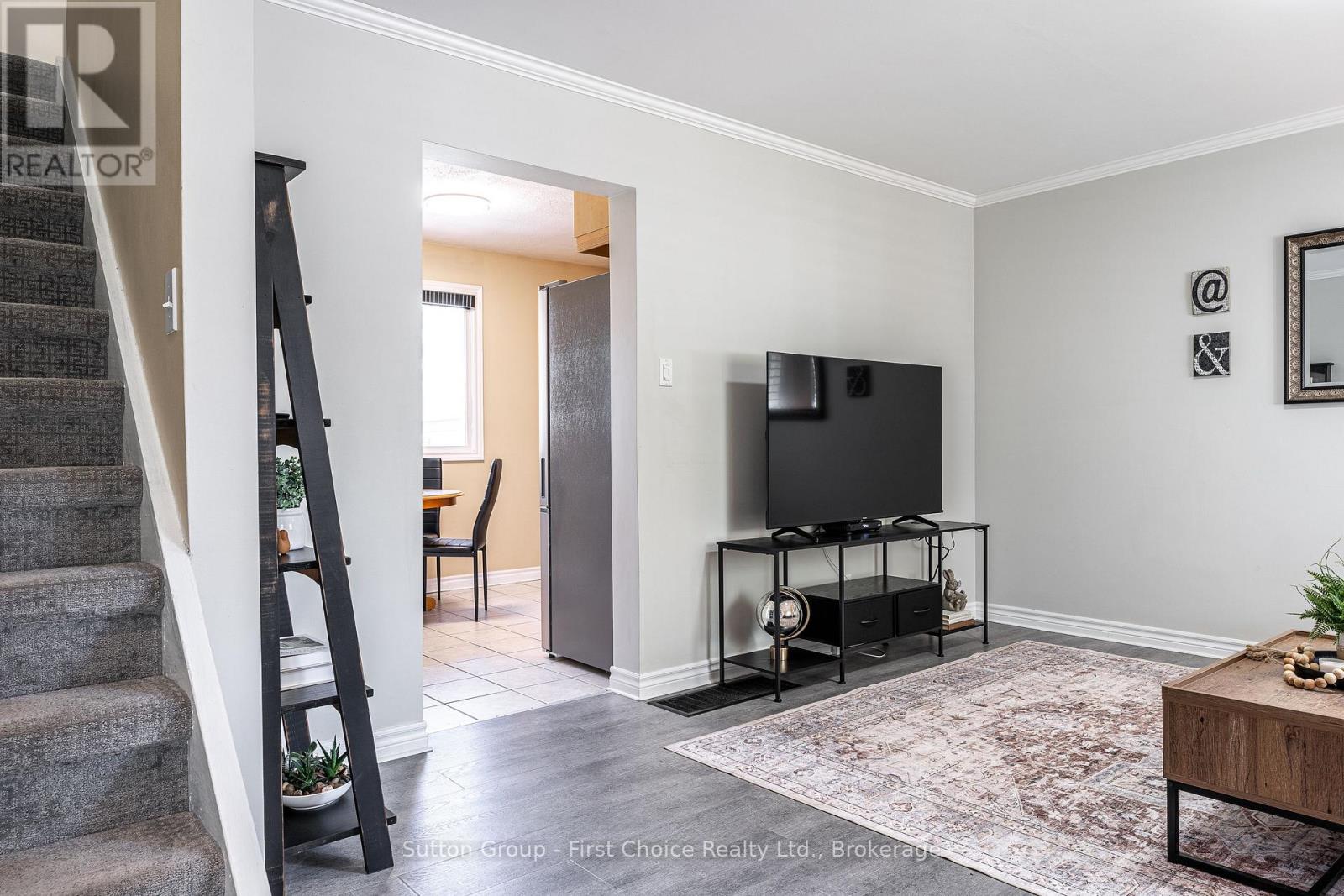 93 Kemp Crescent, Stratford, Ontario  N5A 5C2 - Photo 3 - X13778642