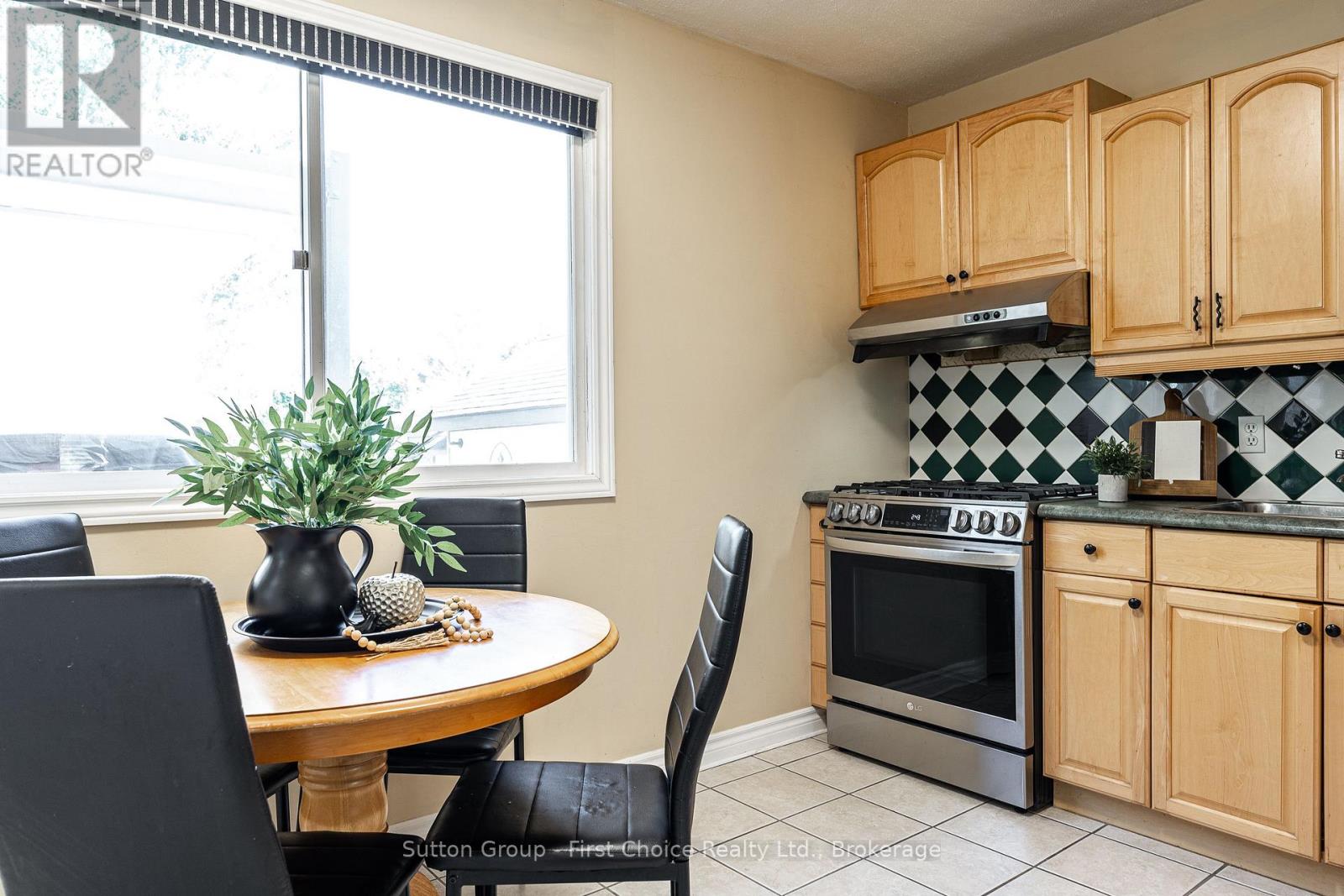 93 Kemp Crescent, Stratford, Ontario  N5A 5C2 - Photo 8 - X13778642