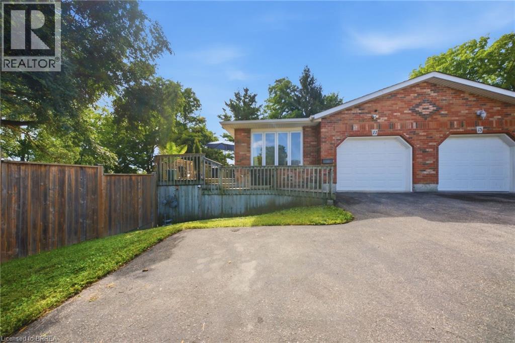 11 DUNDAS Street W, Paris, Ontario