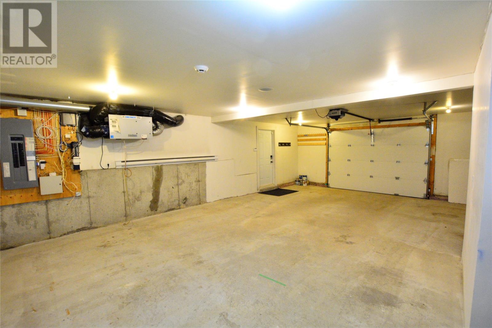11 Logan Street, Paradise — photo 38