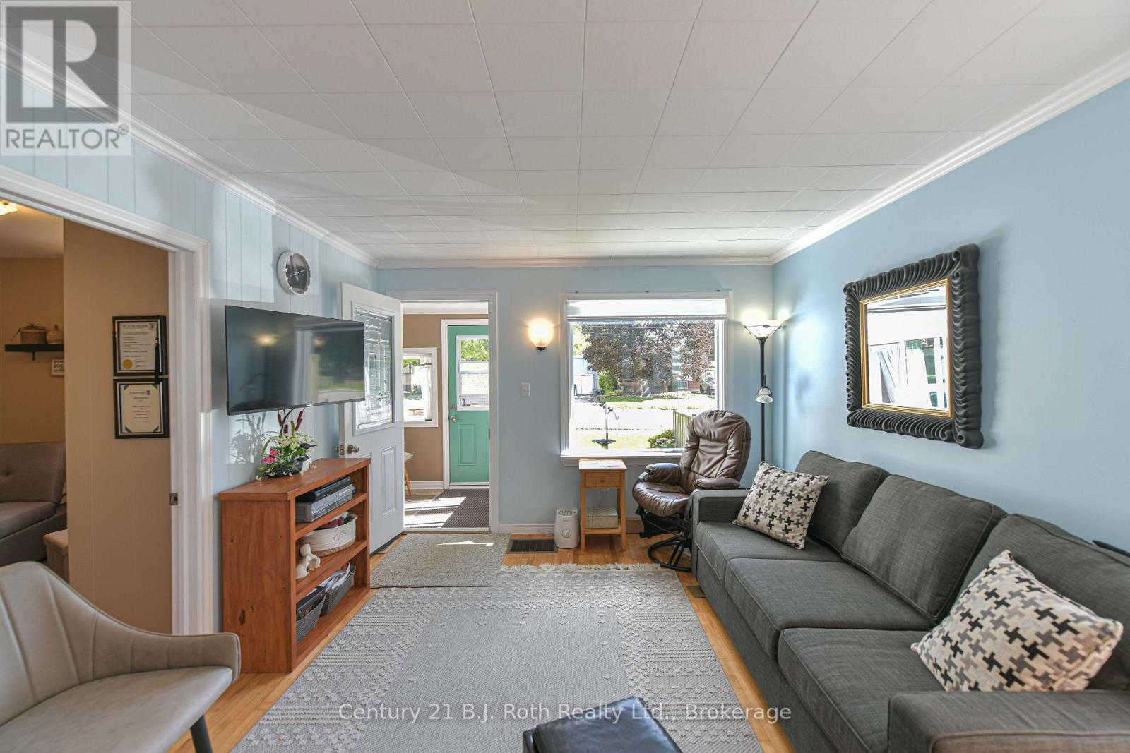 331 Moffat Street, Orillia, Ontario  L3V 4E9 - Photo 5 - S13778702