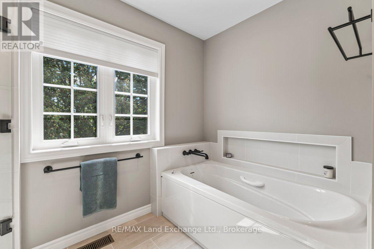 932 Parkwood Drive, Saugeen Shores, Ontario  N0H 2C2 - Photo 18 - X13778722