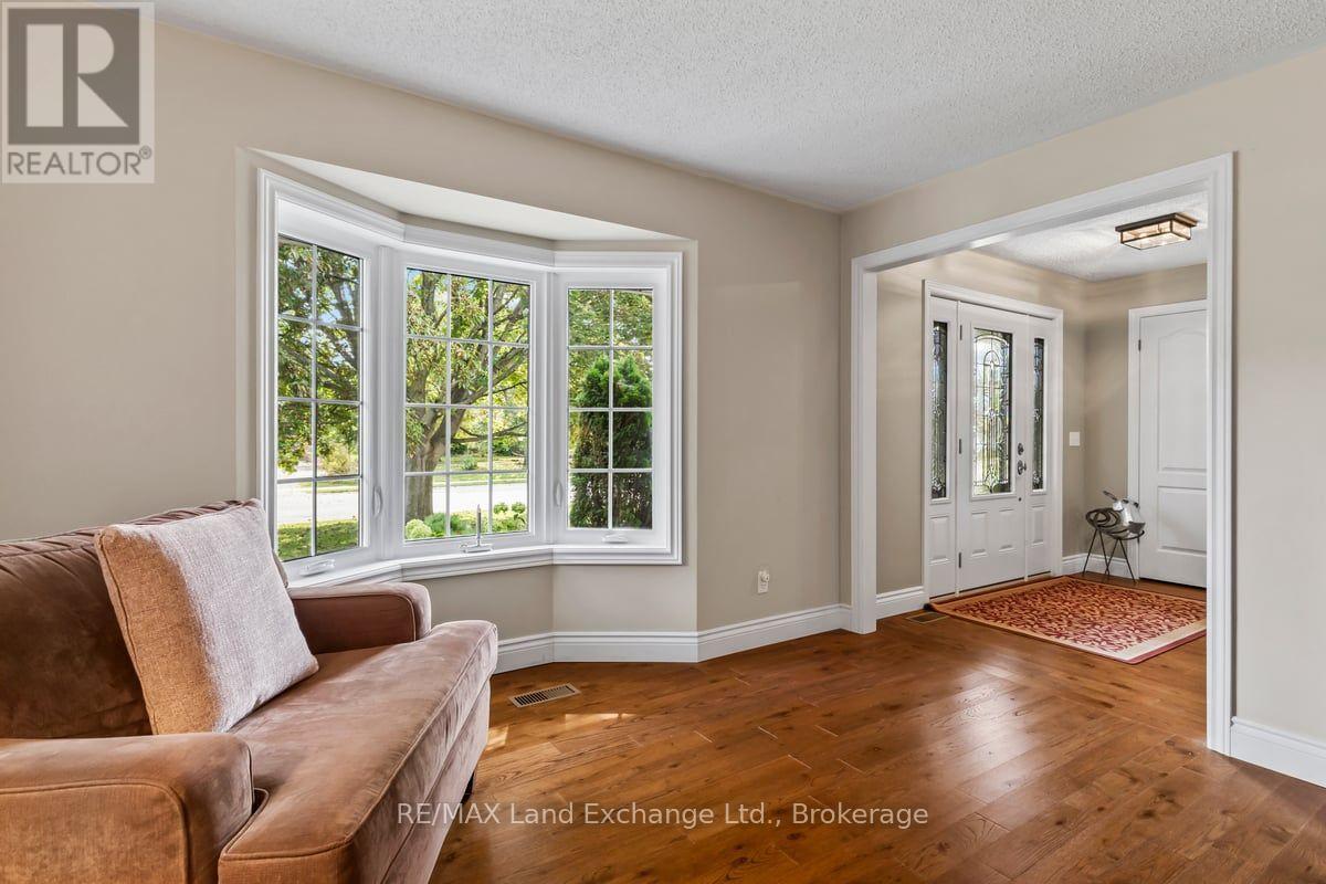 932 Parkwood Drive, Saugeen Shores, Ontario  N0H 2C2 - Photo 4 - X13778722