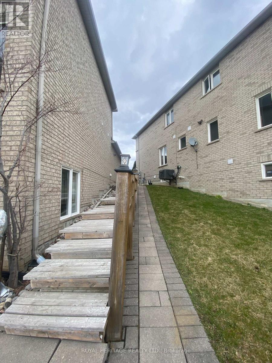 15 Sirius Crescent, Toronto, Ontario  M1X 2A6 - Photo 4 - E13778774