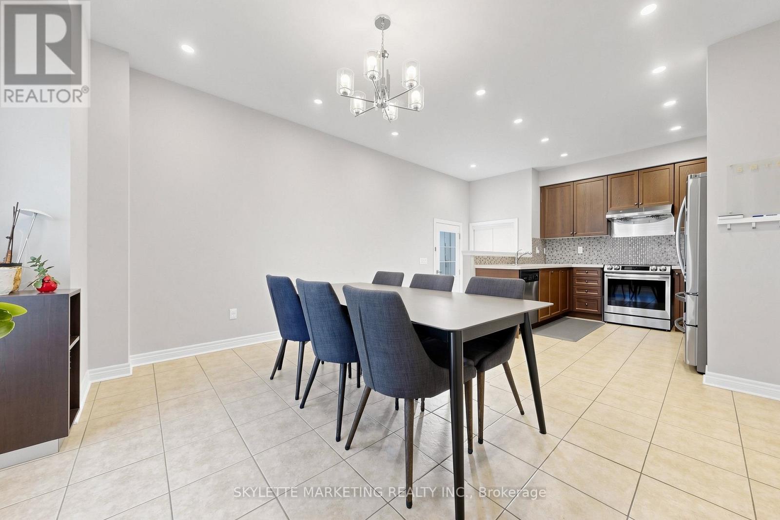2417 Bur Oak Avenue, Markham, Ontario  L6E 1J6 - Photo 11 - N13778746