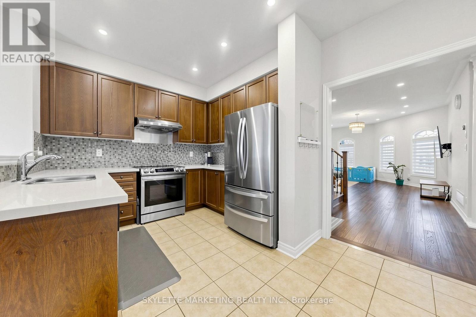 2417 Bur Oak Avenue, Markham, Ontario  L6E 1J6 - Photo 12 - N13778746