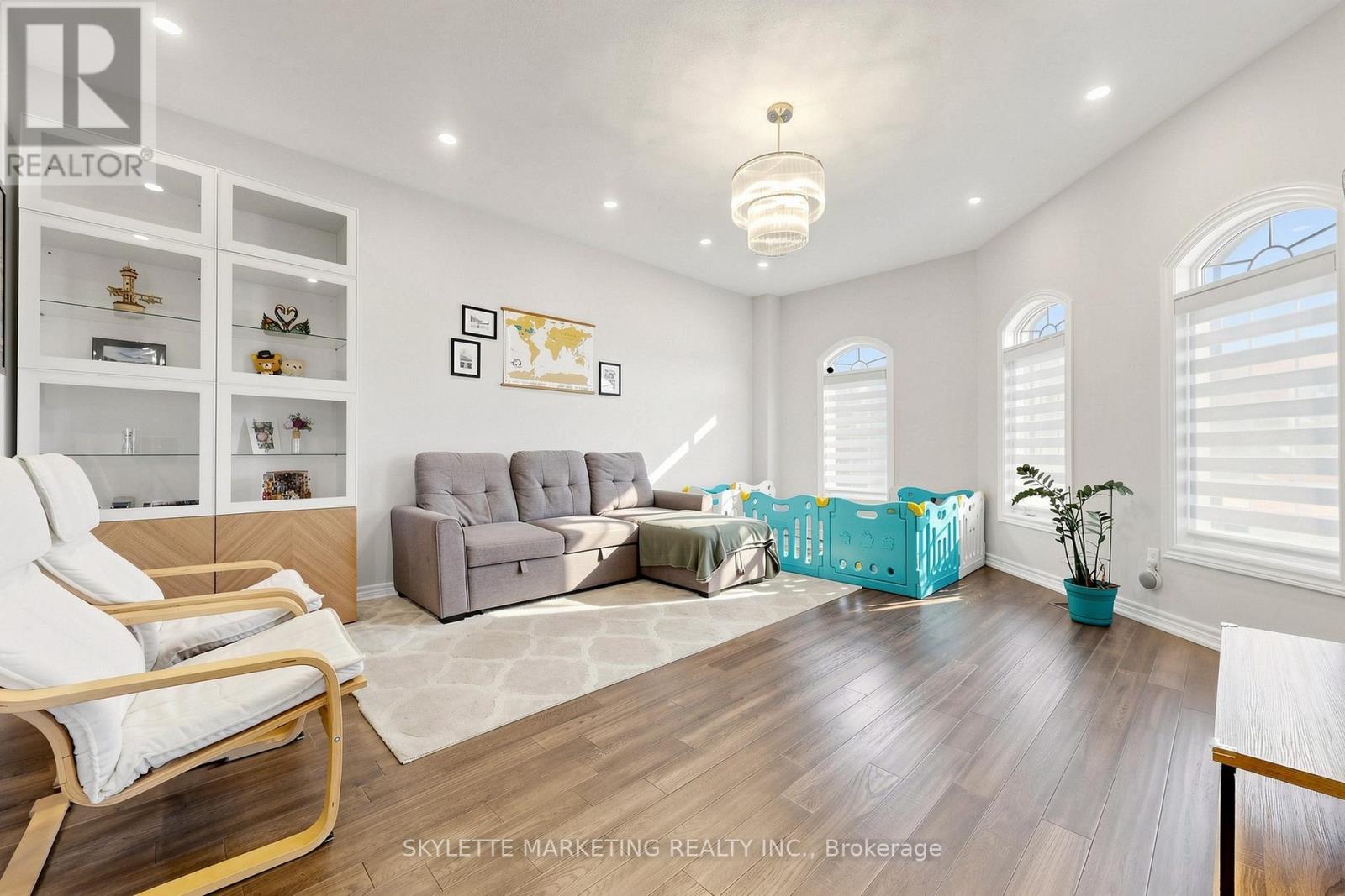2417 Bur Oak Avenue, Markham, Ontario  L6E 1J6 - Photo 4 - N13778746