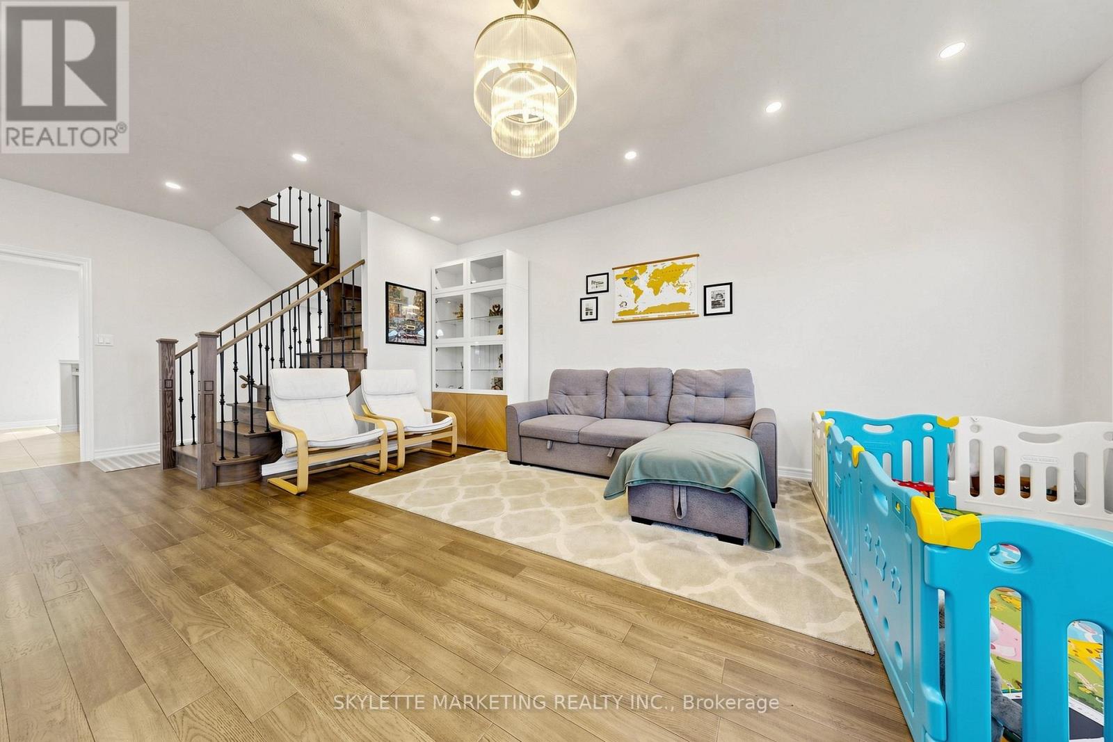 2417 Bur Oak Avenue, Markham, Ontario  L6E 1J6 - Photo 7 - N13778746