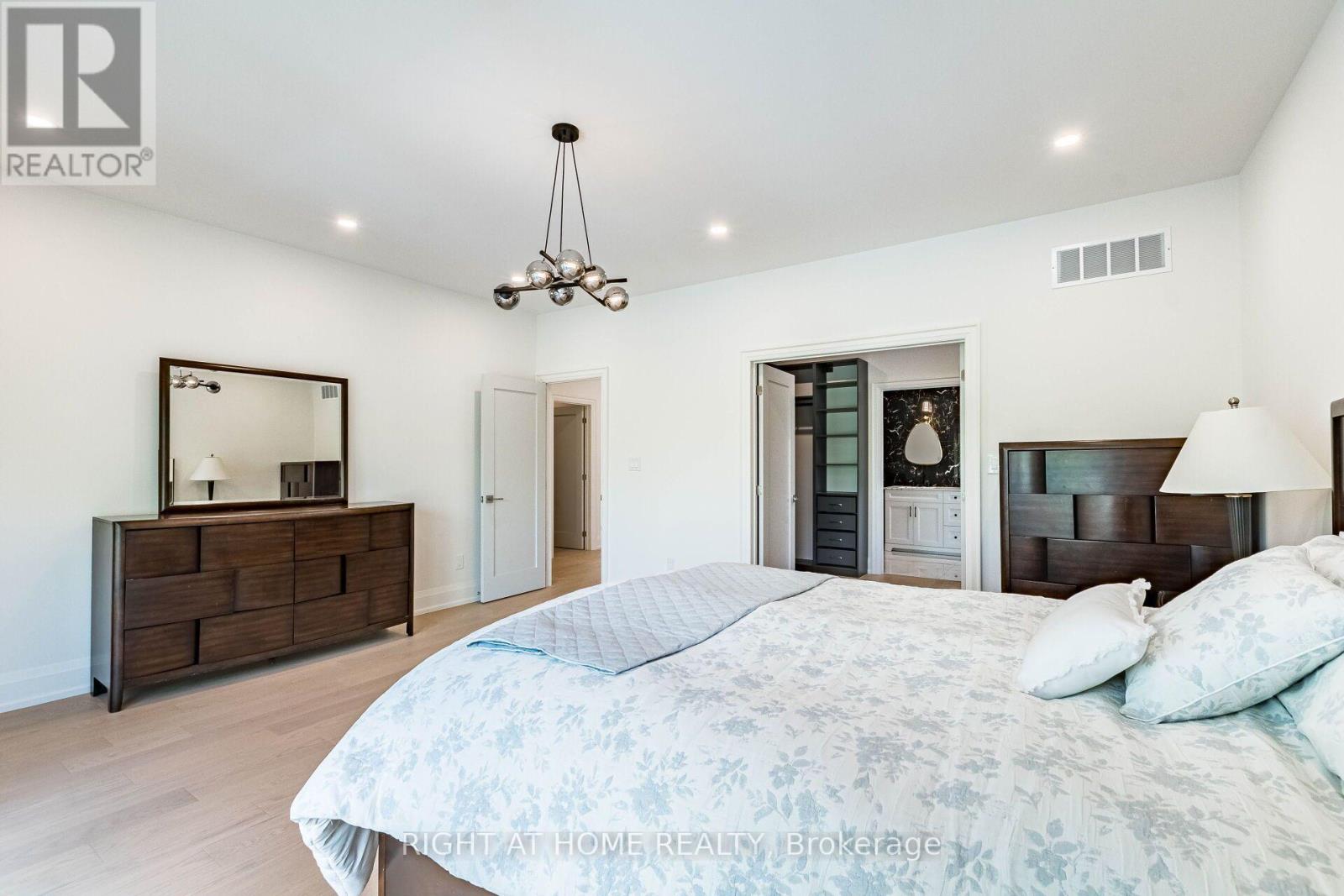 12 Thames Avenue, Toronto, Ontario M8W 2N6 - Photo 13 - W13778680