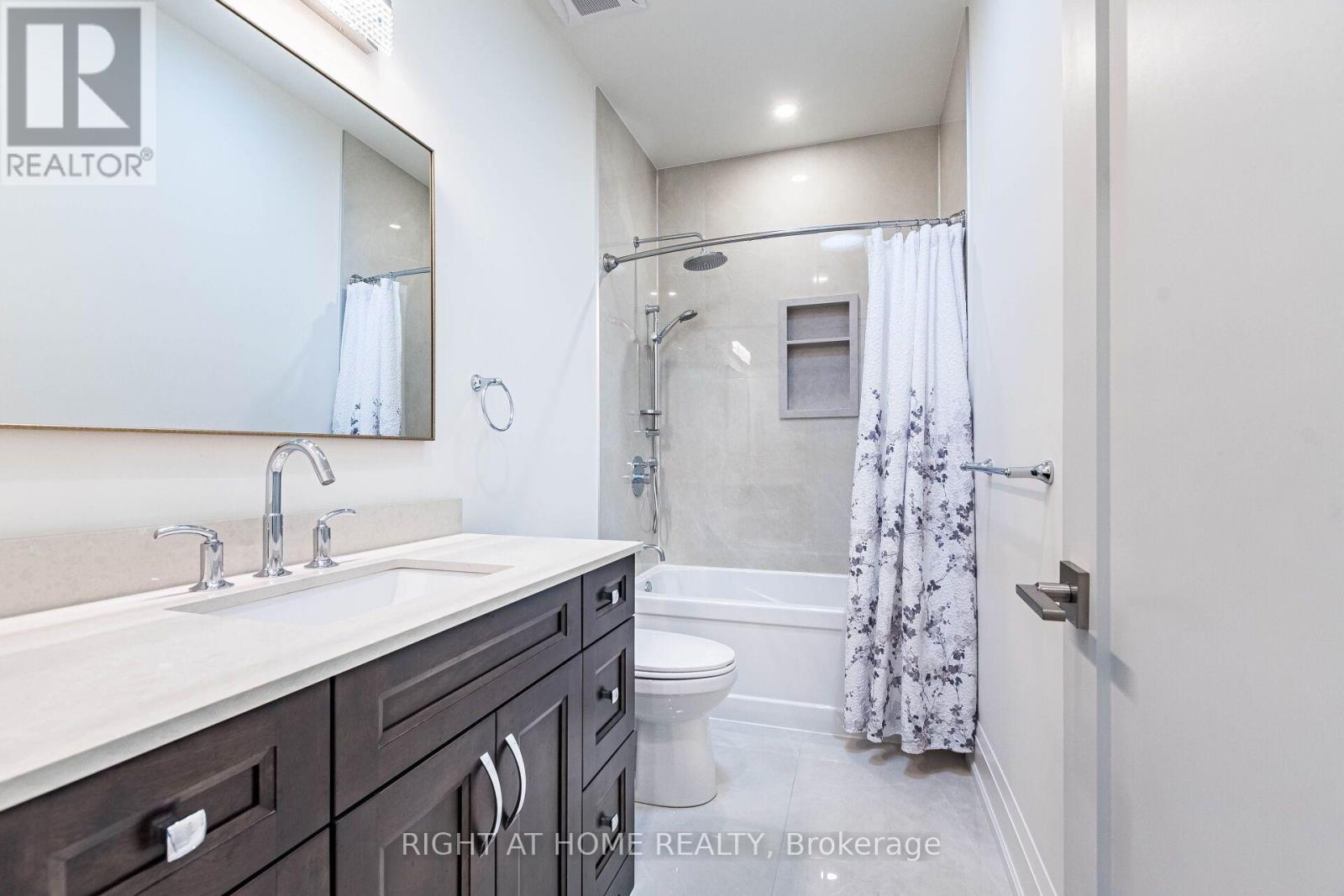 12 Thames Avenue, Toronto, Ontario M8W 2N6 - Photo 23 - W13778680