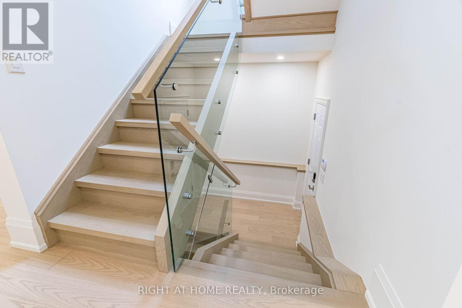 12 Thames Avenue, Toronto, Ontario M8W 2N6 - Photo 26 - W13778680