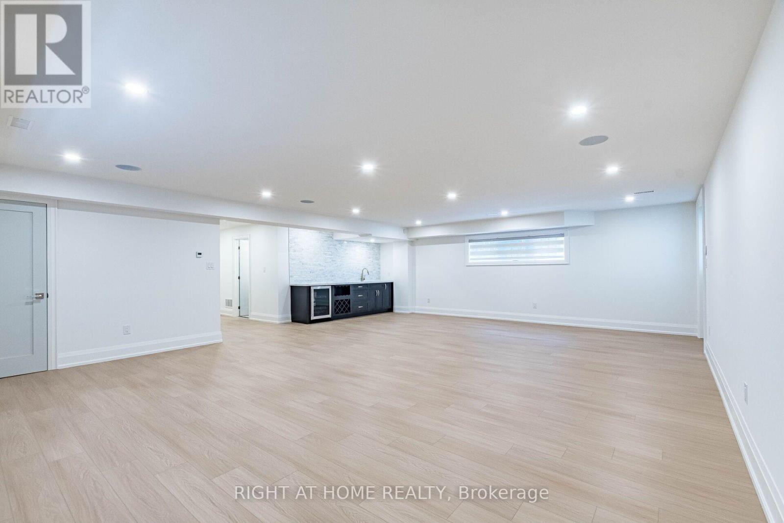 12 Thames Avenue, Toronto, Ontario M8W 2N6 - Photo 27 - W13778680