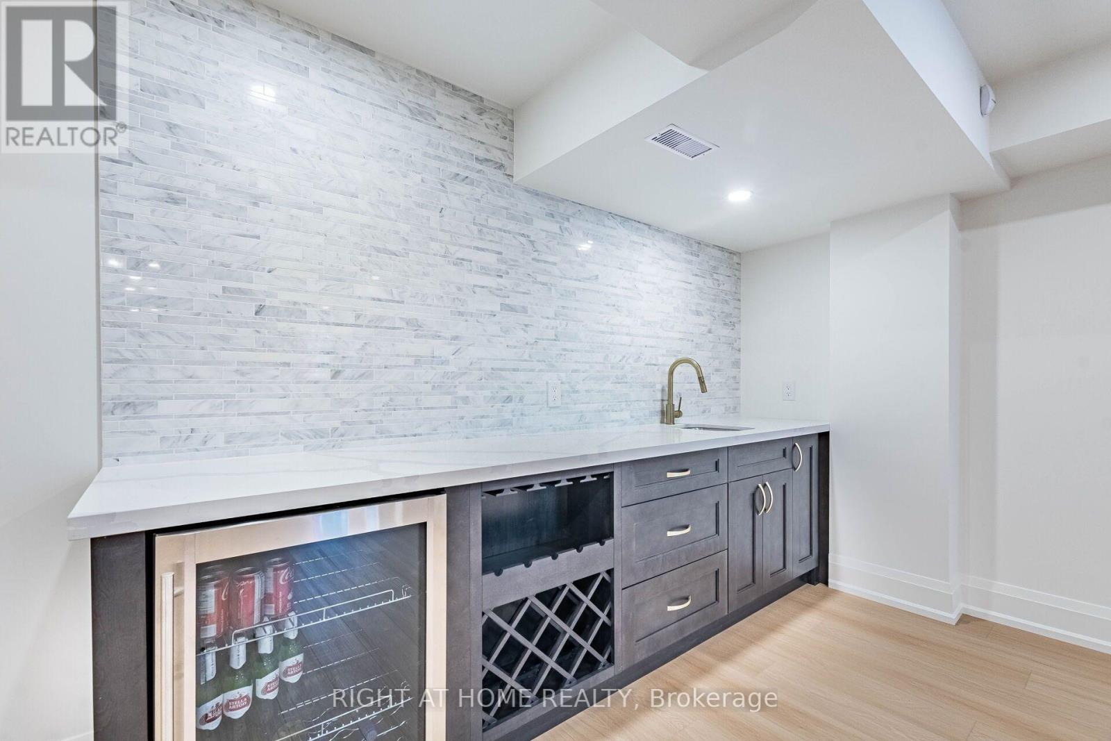 12 Thames Avenue, Toronto, Ontario M8W 2N6 - Photo 28 - W13778680