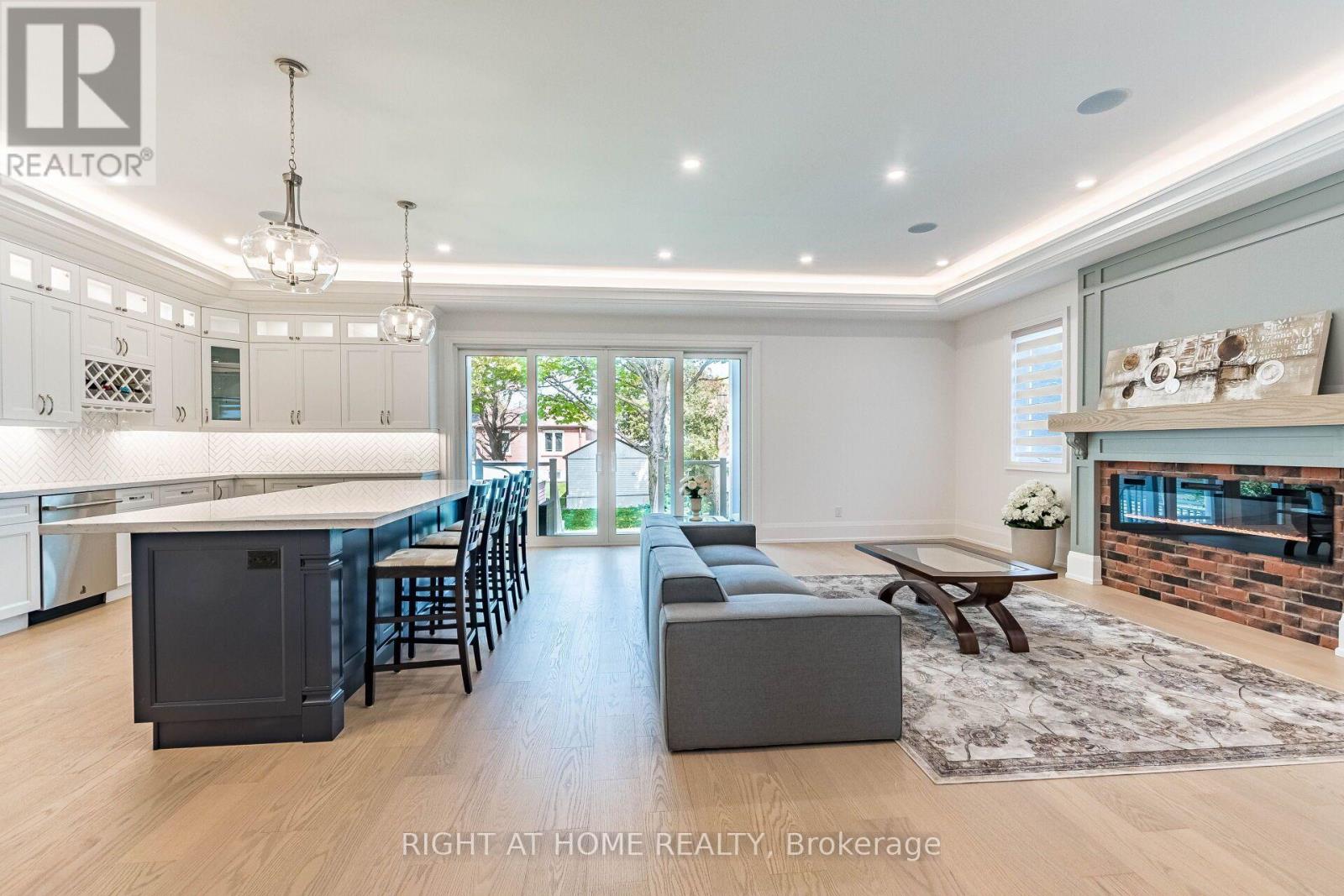 12 Thames Avenue, Toronto, Ontario M8W 2N6 - Photo 4 - W13778680