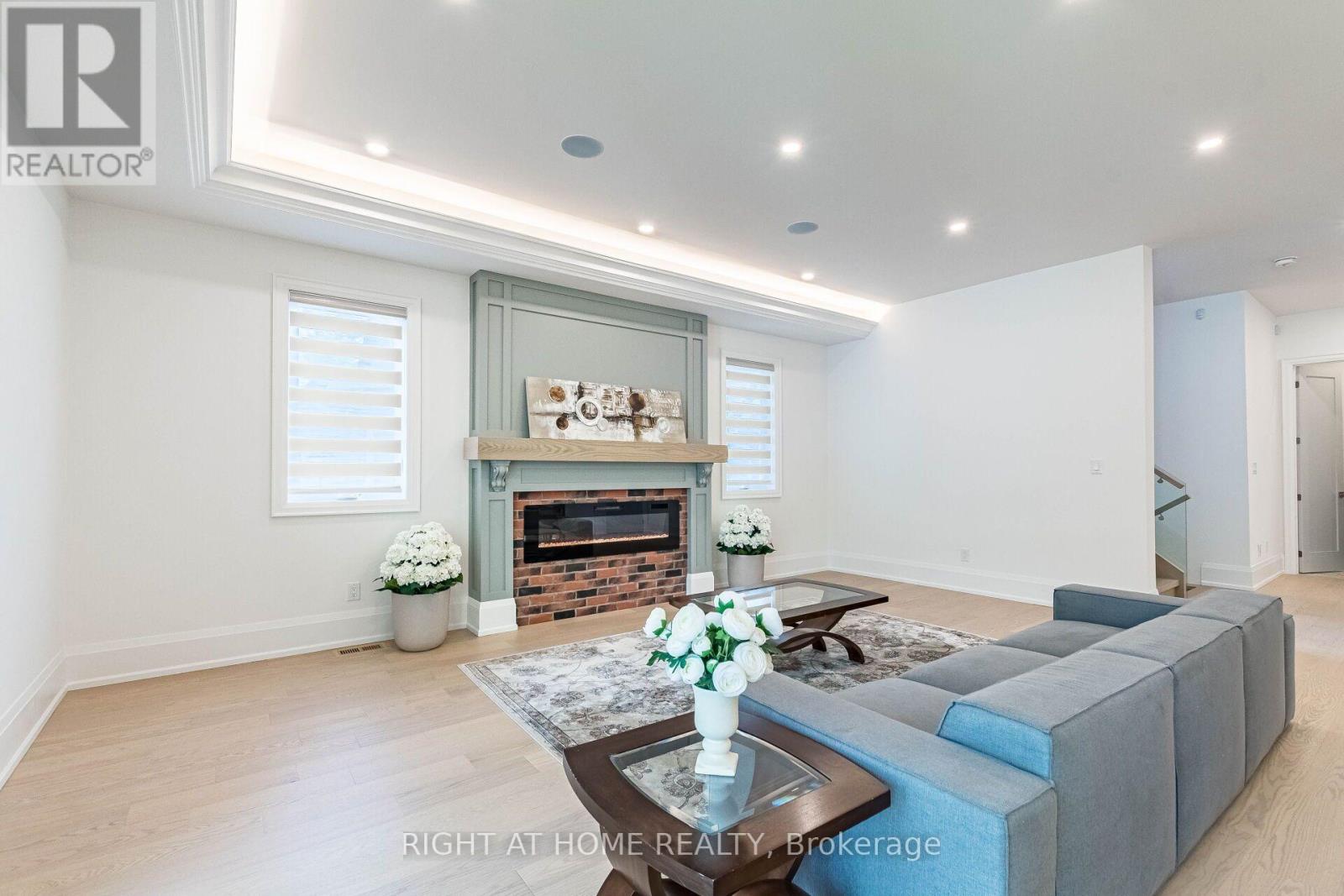 12 Thames Avenue, Toronto, Ontario M8W 2N6 - Photo 5 - W13778680