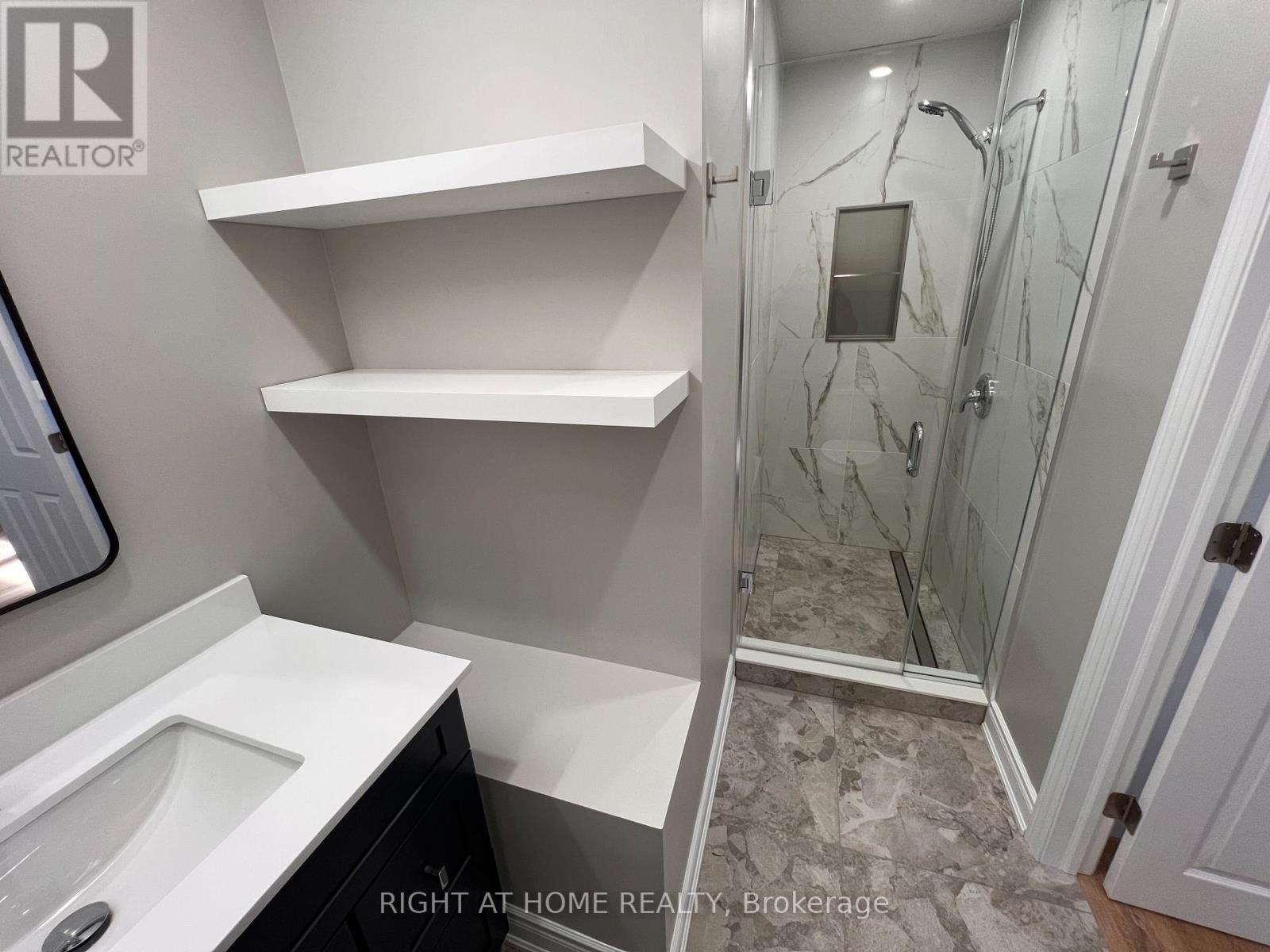 Upper - 30 Norbert Crescent, Toronto, Ontario  M9C 3J9 - Photo 10 - W13778708