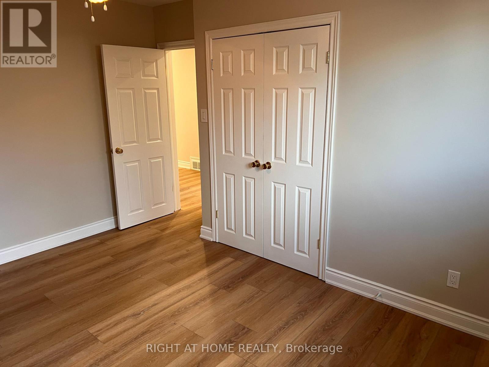 Upper - 30 Norbert Crescent, Toronto, Ontario  M9C 3J9 - Photo 12 - W13778708