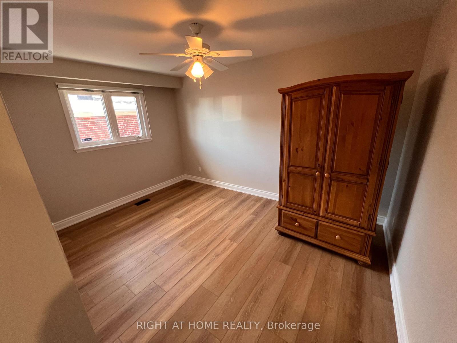 Upper - 30 Norbert Crescent, Toronto, Ontario  M9C 3J9 - Photo 13 - W13778708