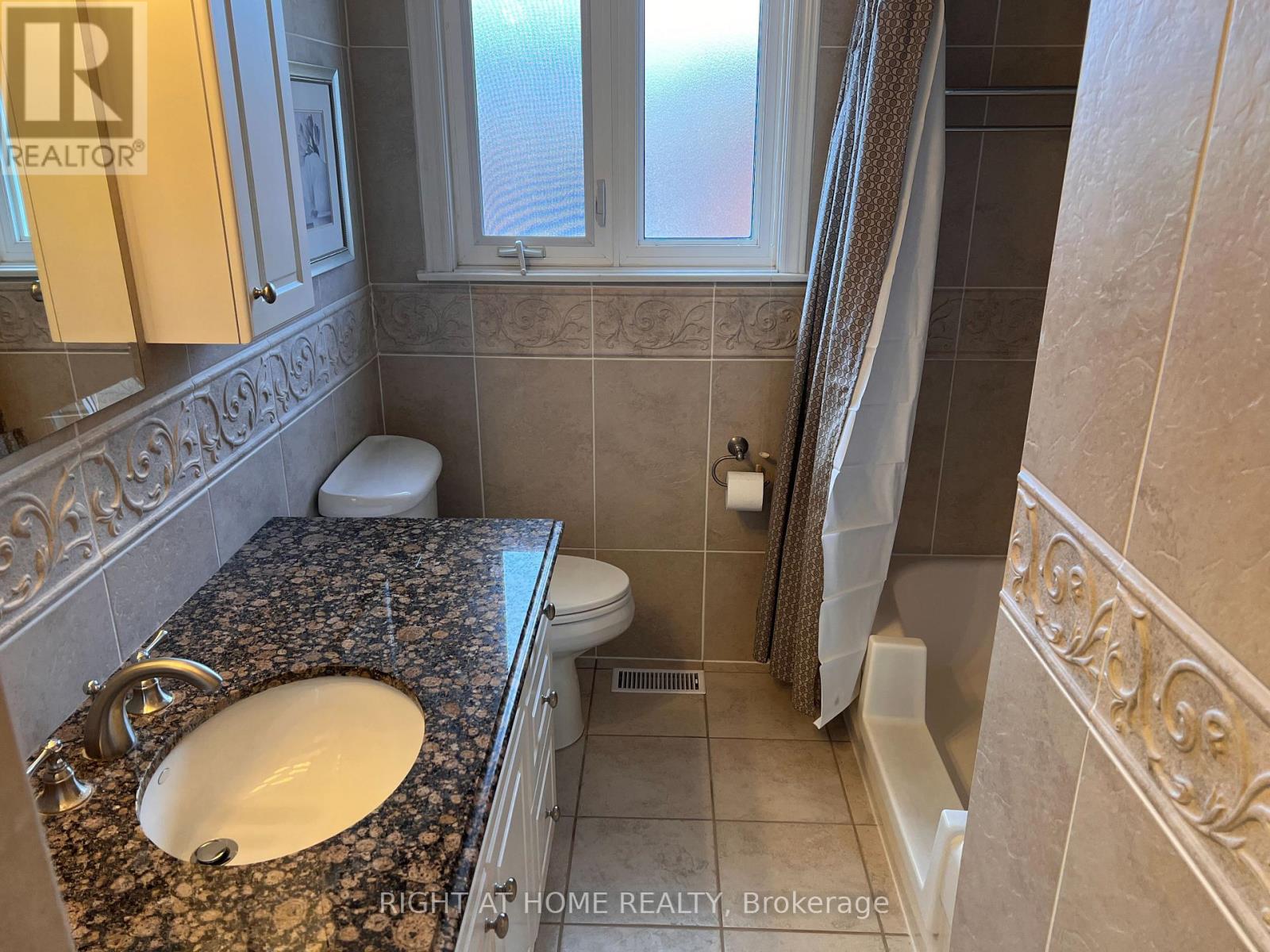 Upper - 30 Norbert Crescent, Toronto, Ontario  M9C 3J9 - Photo 14 - W13778708