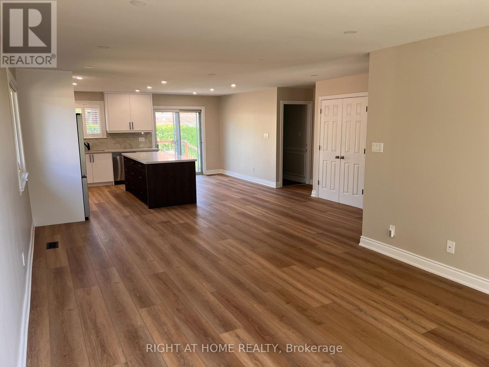 Upper - 30 Norbert Crescent, Toronto, Ontario  M9C 3J9 - Photo 2 - W13778708