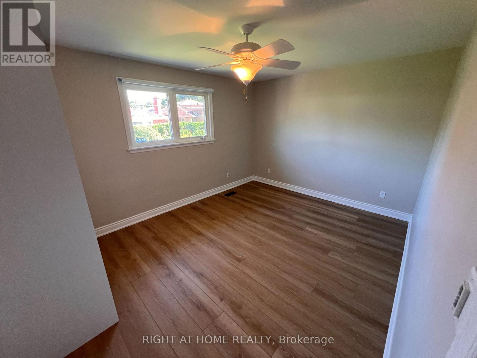 Upper - 30 Norbert Crescent, Toronto, Ontario  M9C 3J9 - Photo 22 - W13778708